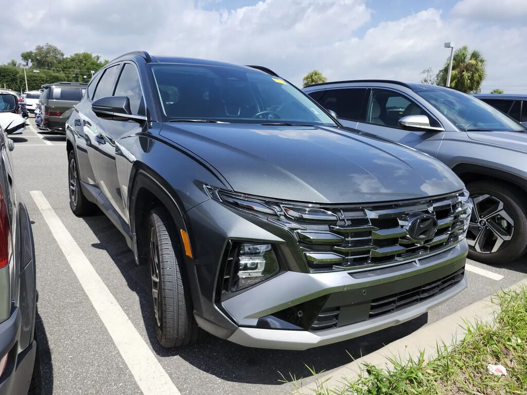 2025 Hyundai TUCSON Hybrid Limited — photo 1 of 10
