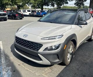 2023 Hyundai KONA SEL — photo 1 of 39