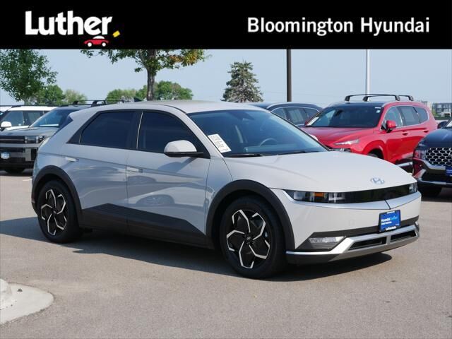 2023 Hyundai IONIQ 5 SE Standard Range — photo 1 of 16