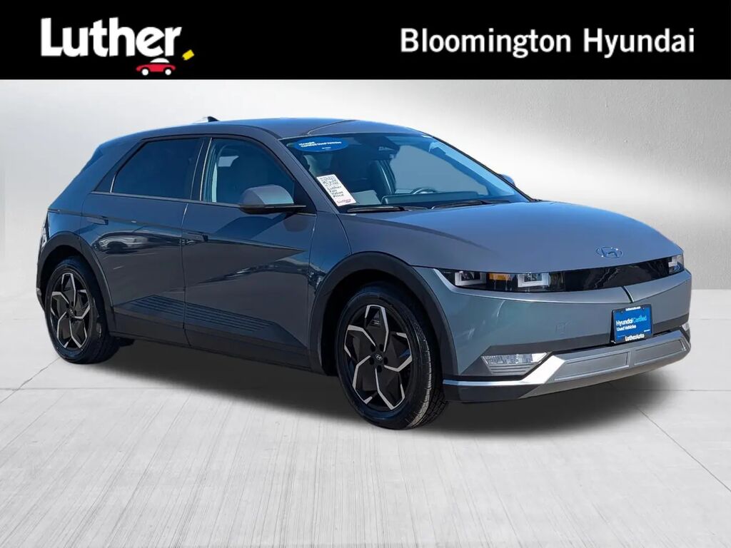 2024 Hyundai IONIQ 5 SE Standard Range — photo 1 of 13