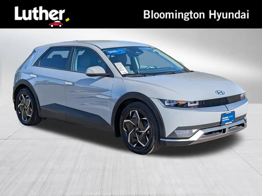 2024 Hyundai IONIQ 5 SE Standard Range — photo 1 of 13
