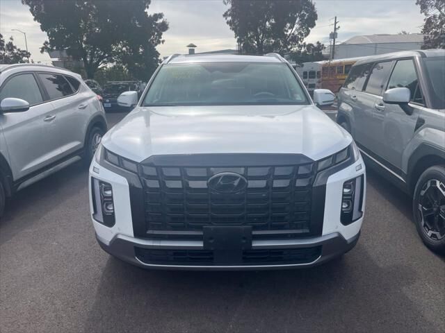 2023 Hyundai PALISADE Limited — photo 1 of 2