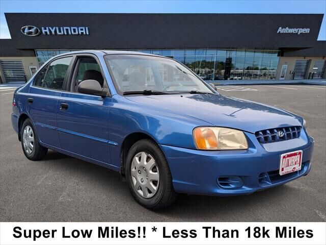 2002 Hyundai ACCENT GL — photo 1 of 13