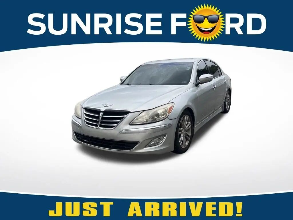 2013 Hyundai Genesis 3.8L — photo 1 of 26