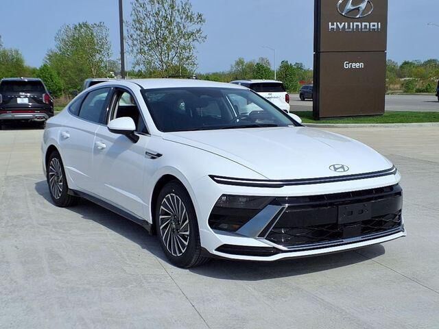 2025 Hyundai SONATA Hybrid SEL — photo 1 of 13