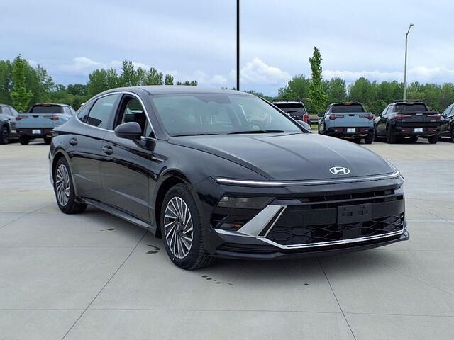2025 Hyundai SONATA Hybrid SEL — photo 1 of 13