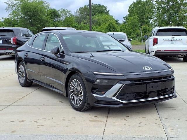 2025 Hyundai SONATA Hybrid SEL — photo 1 of 13