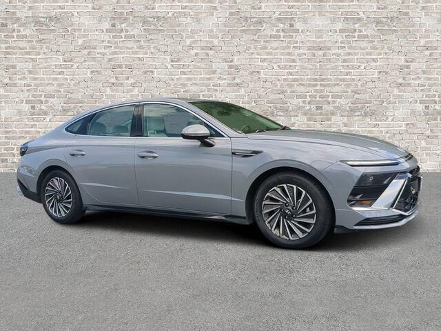 2025 Hyundai SONATA Hybrid SEL — photo 1 of 13