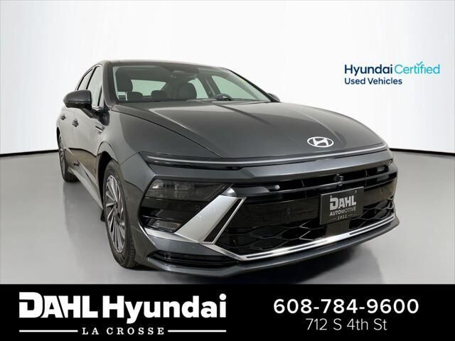 2025 Hyundai SONATA Hybrid Limited — photo 1 of 13