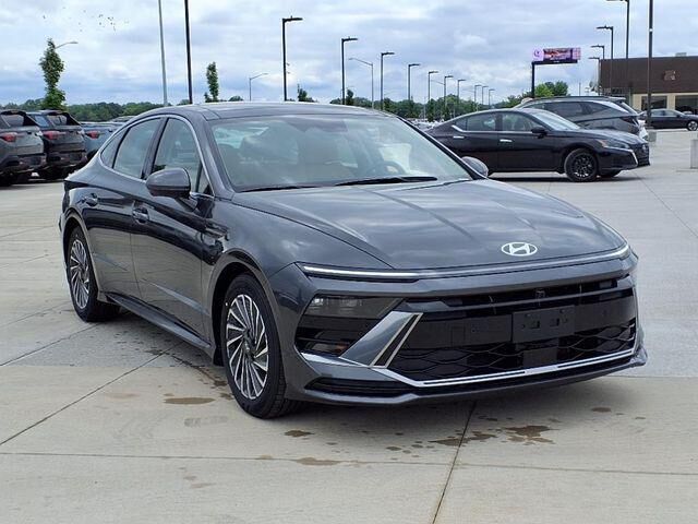 2025 Hyundai SONATA Hybrid Limited — photo 1 of 13