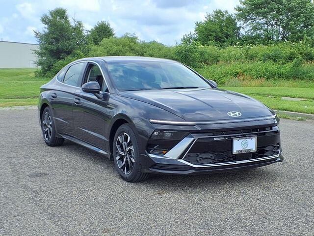 2025 Hyundai SONATA SEL — photo 1 of 13