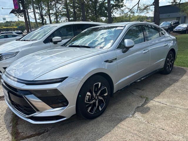 2025 Hyundai SONATA SEL — photo 1 of 4