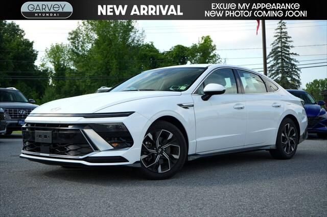 2024 Hyundai SONATA SEL — photo 1 of 2