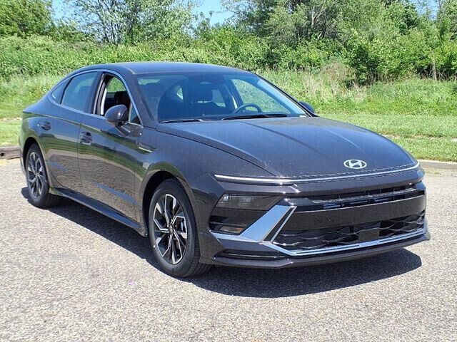 2025 Hyundai SONATA SEL — photo 1 of 13