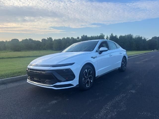 2025 Hyundai SONATA SEL — photo 1 of 13