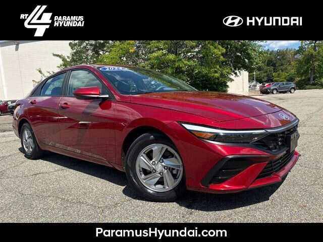 2024 Hyundai ELANTRA SE — photo 1 of 13