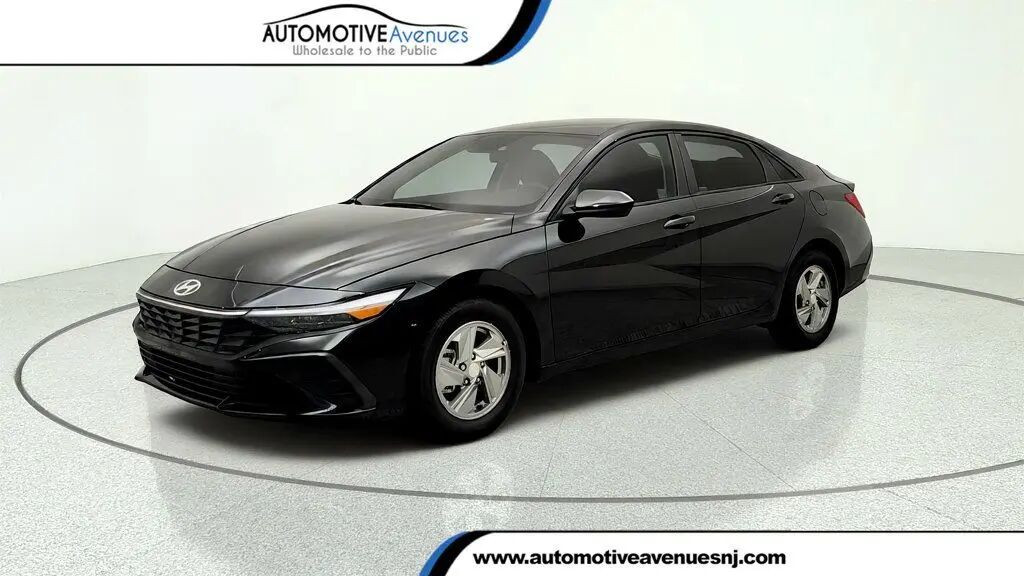 2025 Hyundai ELANTRA SE — photo 1 of 39