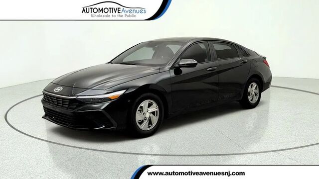 2025 Hyundai ELANTRA SE