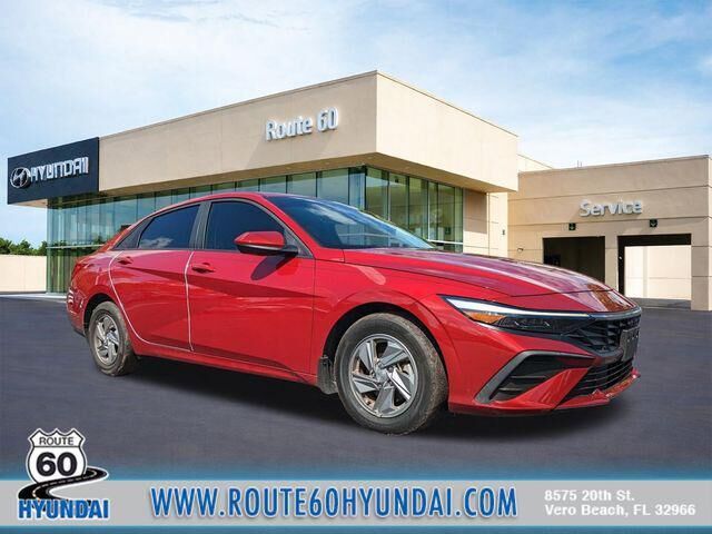 2024 Hyundai ELANTRA SE