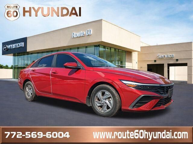 2024 Hyundai ELANTRA SE