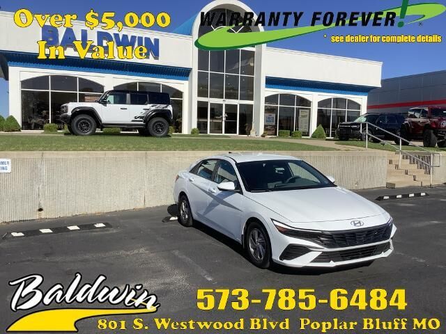 2025 Hyundai ELANTRA SE