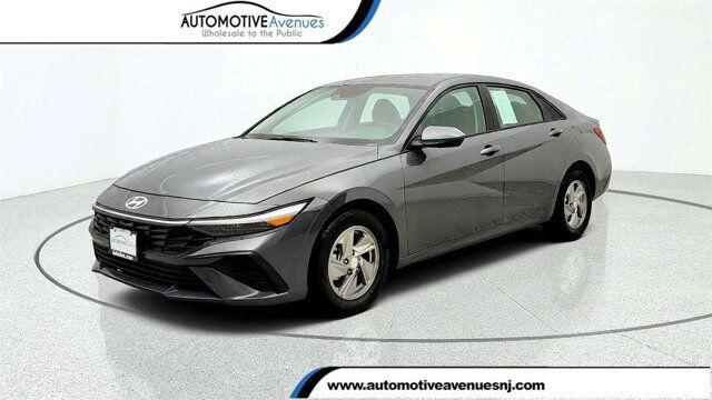 2025 Hyundai Elantra SE — photo 1 of 1