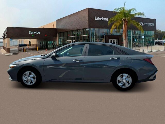 2025 Hyundai ELANTRA SE