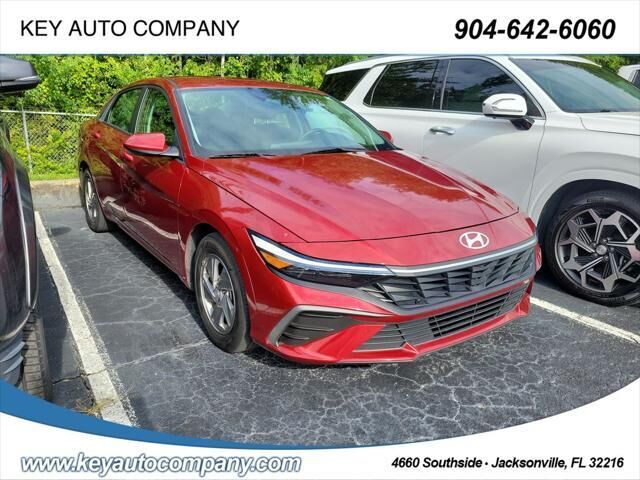 2024 Hyundai ELANTRA SE
