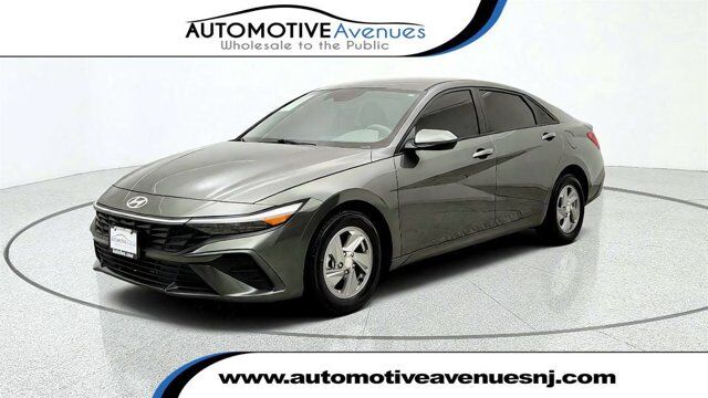 2024 Hyundai Elantra SE — photo 1 of 2