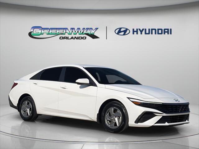 2024 Hyundai ELANTRA SE