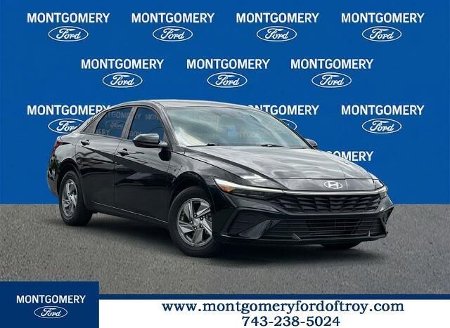 2025 Hyundai ELANTRA SE