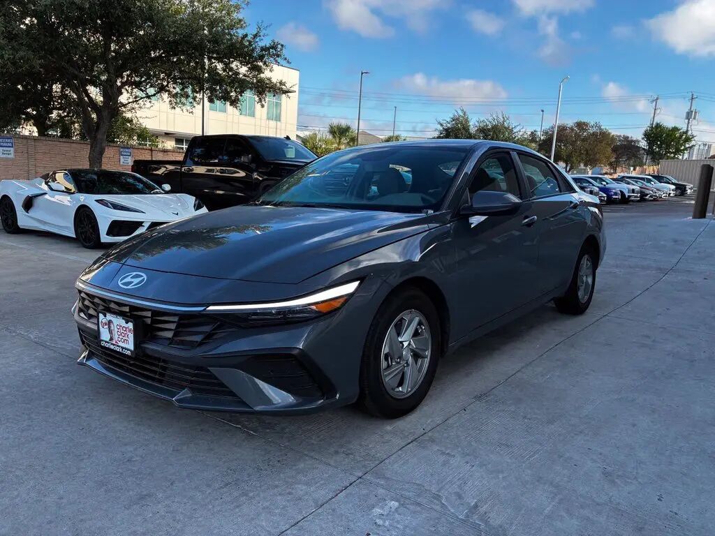 2026 Hyundai ELANTRA SE — photo 1 of 13
