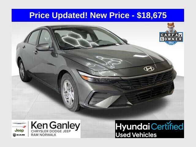 2025 Hyundai ELANTRA SE