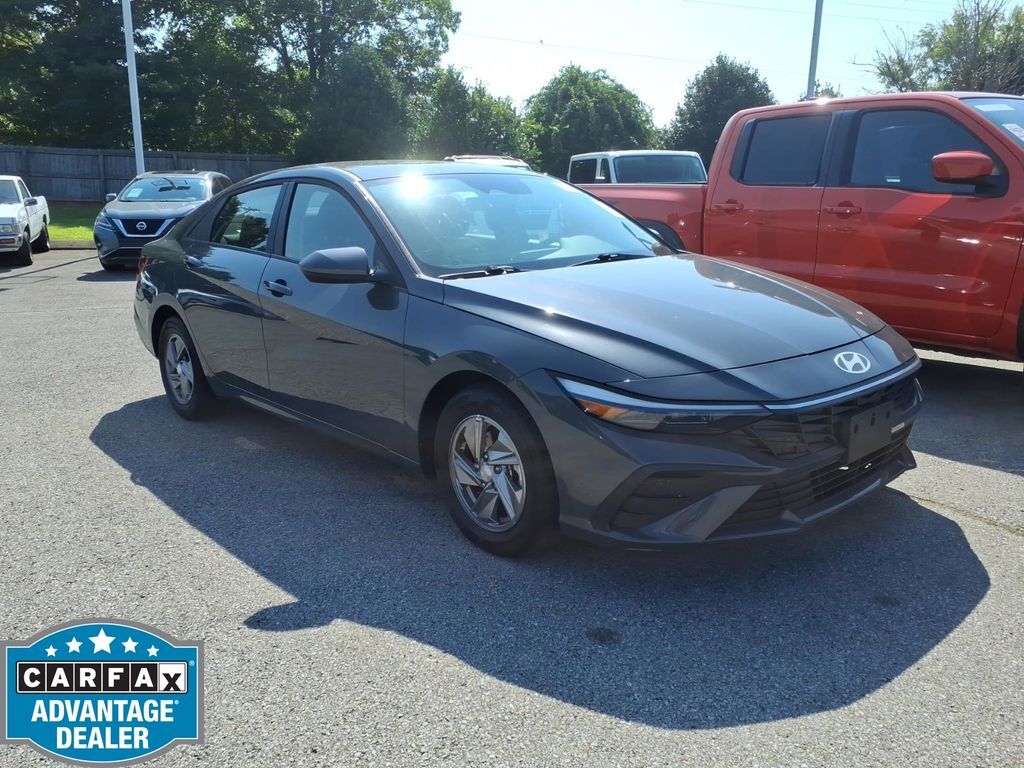 2025 Hyundai Elantra SE — photo 1 of 13