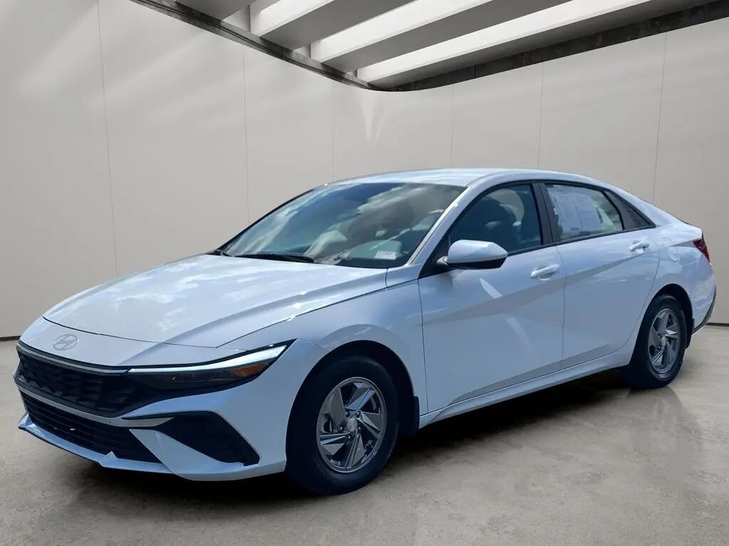 2026 Hyundai ELANTRA SE — photo 1 of 13