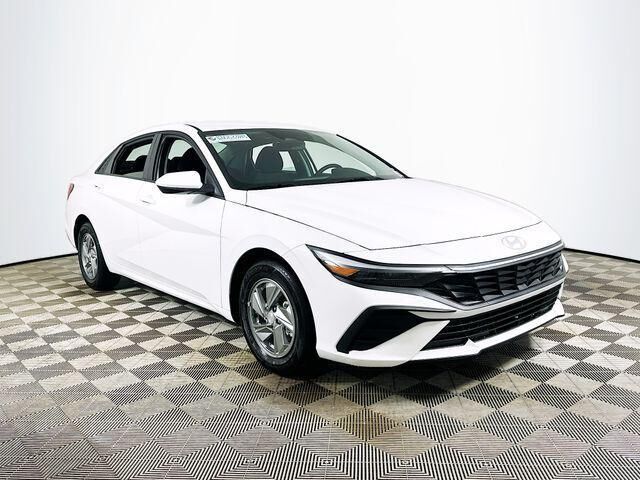 2026 Hyundai ELANTRA SE — photo 1 of 13