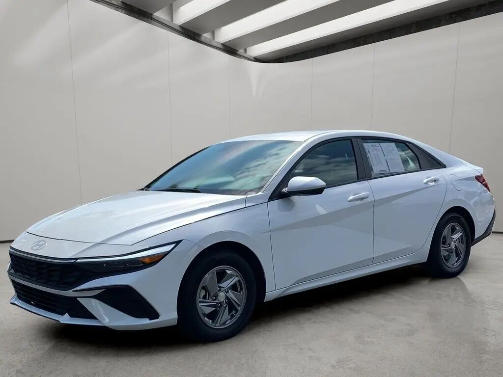 2026 Hyundai ELANTRA SE — photo 1 of 13