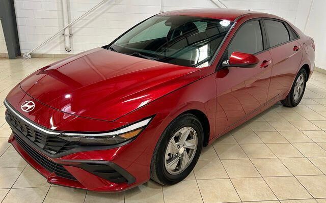 2024 Hyundai ELANTRA SE