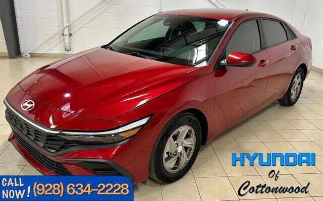 2024 Hyundai ELANTRA SE