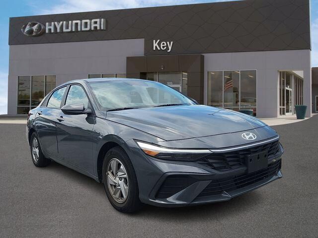 2025 Hyundai ELANTRA SE — photo 1 of 13
