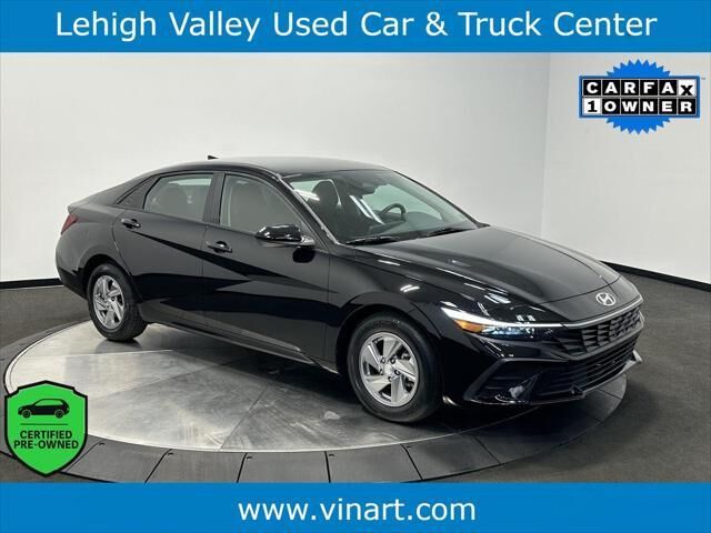 2024 Hyundai ELANTRA SE