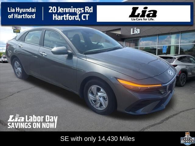 2025 Hyundai ELANTRA SE