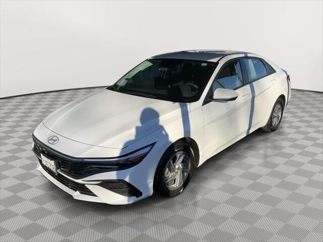 2025 Hyundai ELANTRA SE