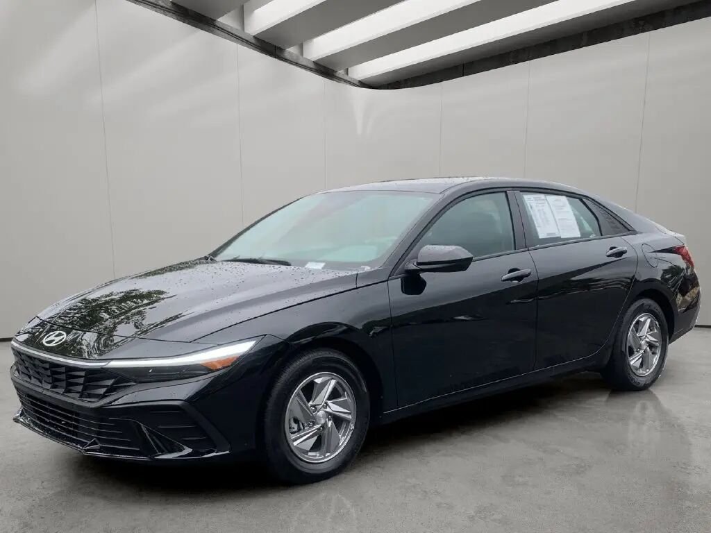 2026 Hyundai ELANTRA SE — photo 1 of 13