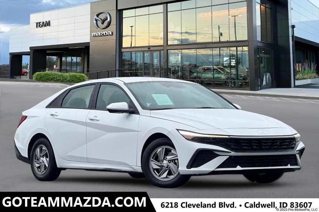 2024 Hyundai ELANTRA SE — photo 1 of 12