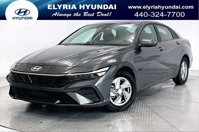 2024 Hyundai ELANTRA SE