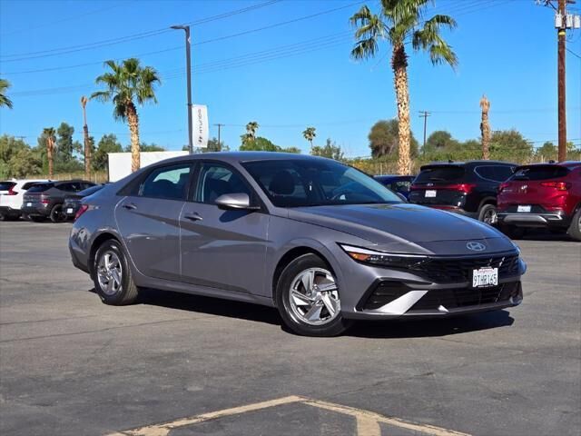 2025 Hyundai ELANTRA SE