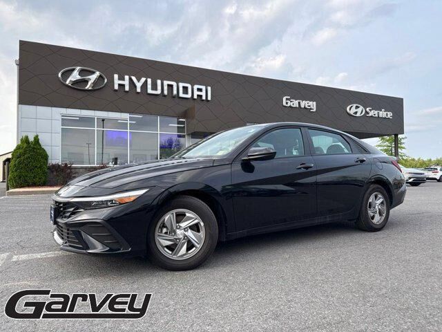 2025 Hyundai ELANTRA SE