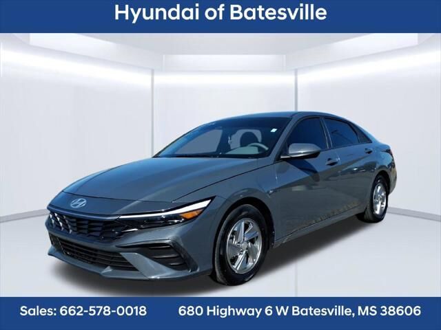 2025 Hyundai ELANTRA SE