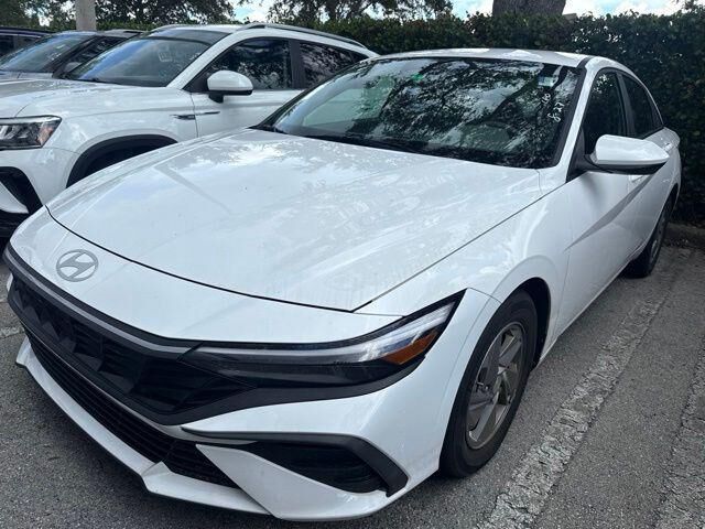 2025 Hyundai ELANTRA SE — photo 1 of 11